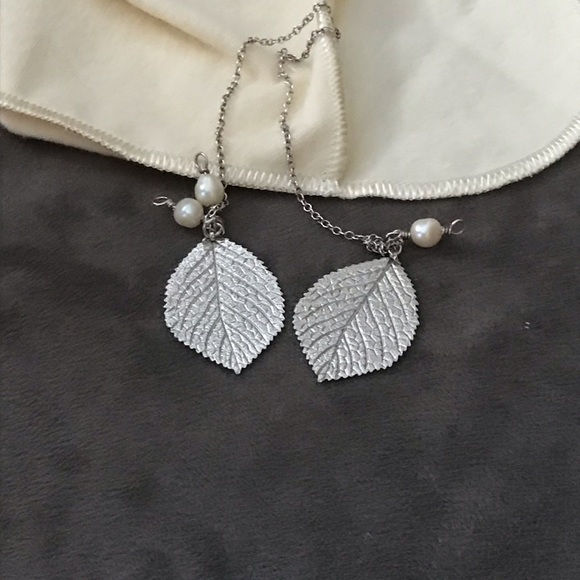CLOSET CLEAR OUT!! UNIQUE,ONE OF A KIND STERLING SILVER leaves & pearl necklace! - Picture 8 of 9